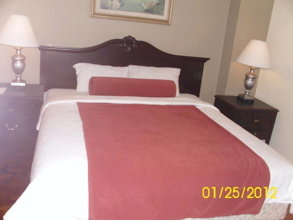Lourdes Suites Макати Экстерьер фото