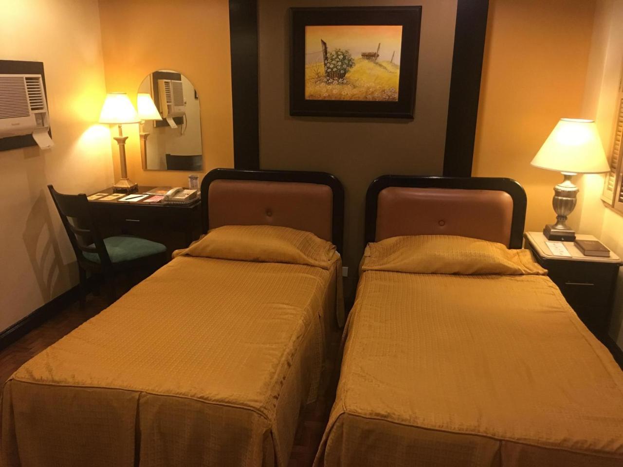 Lourdes Suites Макати Экстерьер фото