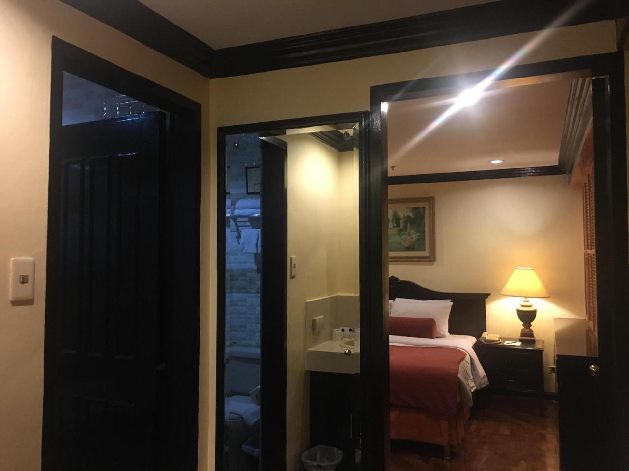Lourdes Suites Макати Экстерьер фото